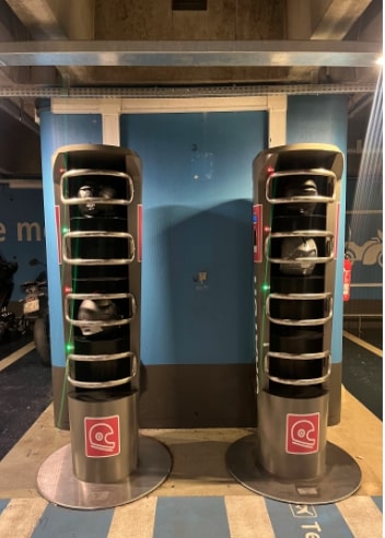Motorcycle helmet locker - Roissy Charles de Gaulle Airport parking